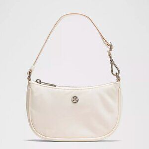 City Essentials Mini Shoulder Bag 1L - light Ivory - gently used, unattached tag